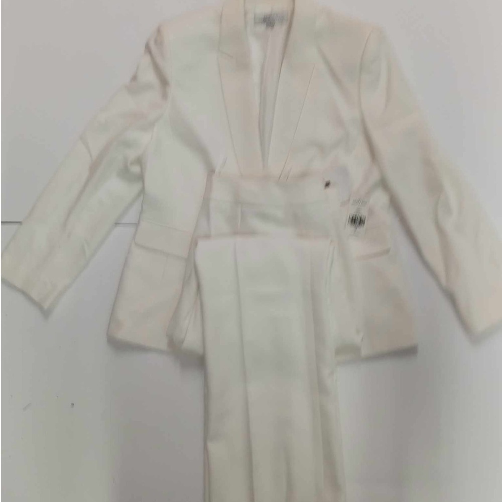 NWT Tahari Arthur S. Levine Ivory Pant Suit – Women’s Size 16
